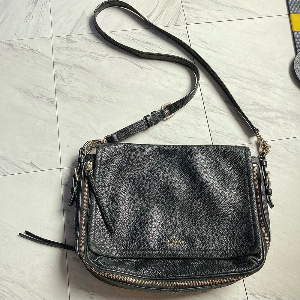 Authentic Medium Sized Kate Spade Crossbody Bag (black)